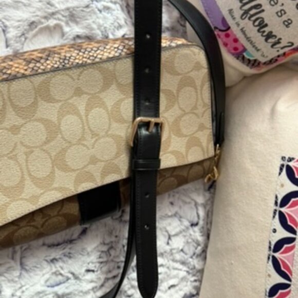 EUC COACH Georgie Shoulder Bag in Blocked Signature Canvas - Picture 13 of 13